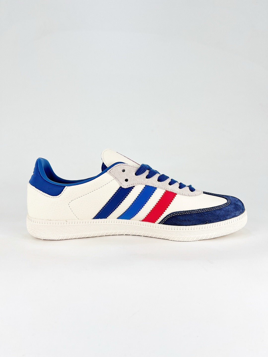 Adidas Samba Low Top Casual Sneakers Unisex Off White Navy Toe Red & Blue Stripes