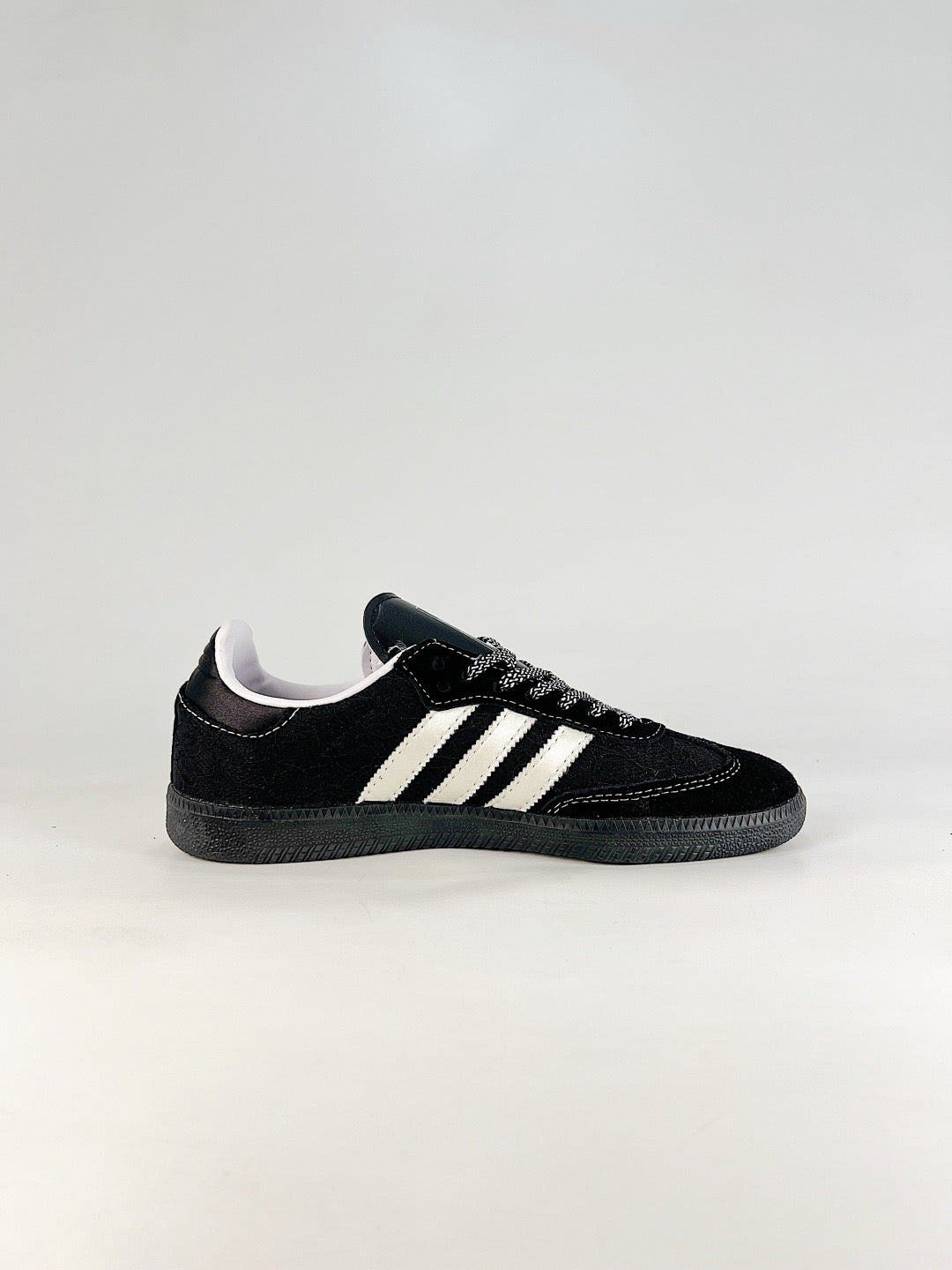 Adidas Samba Classic  Leather Sneakers Vintage Streetwear Shoes Black lace upper with off-white stripes