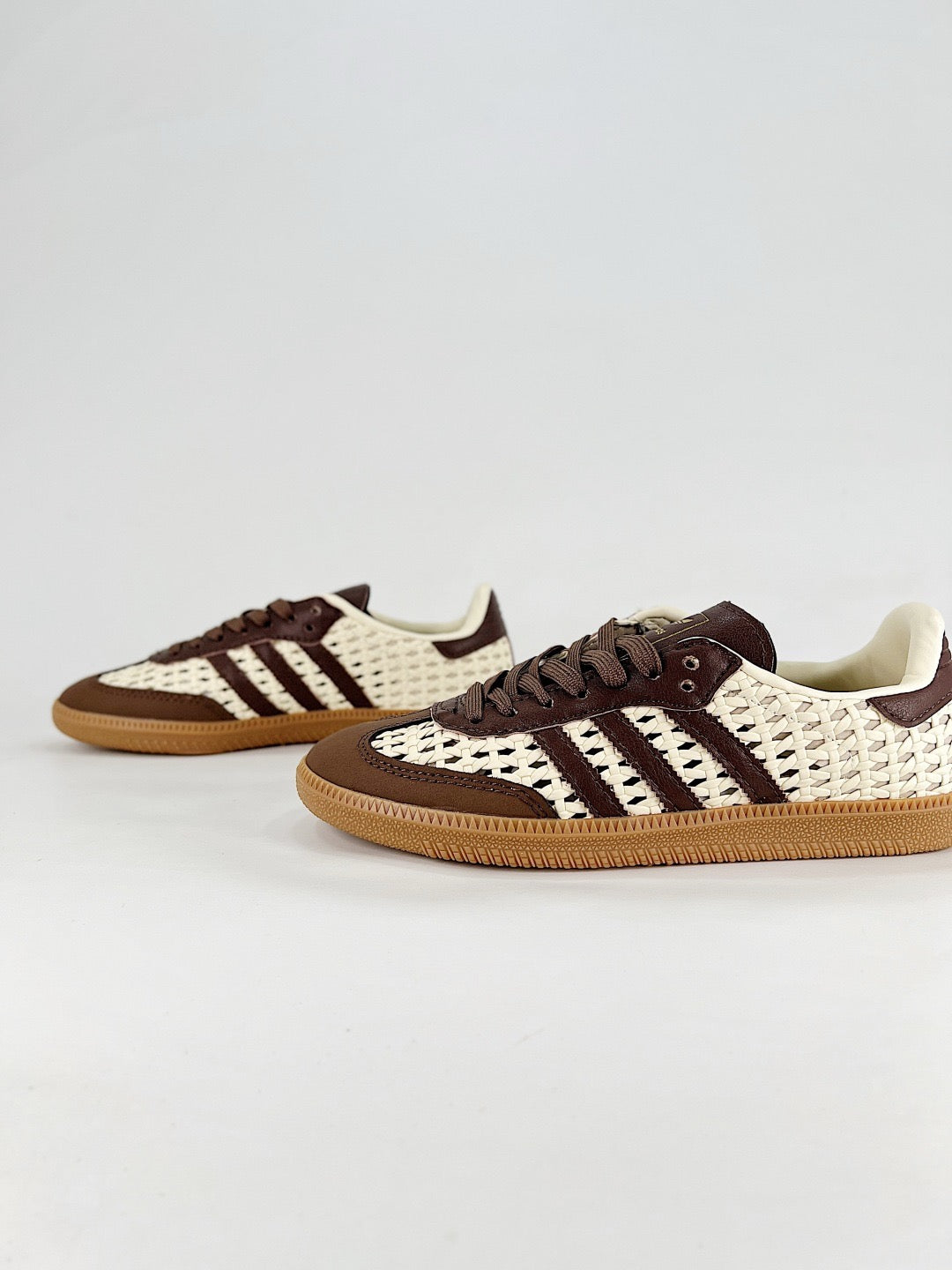 Adidas Samba Low Top Casual Sneakers Unisex Cream White Woven + Dark Brown Leather