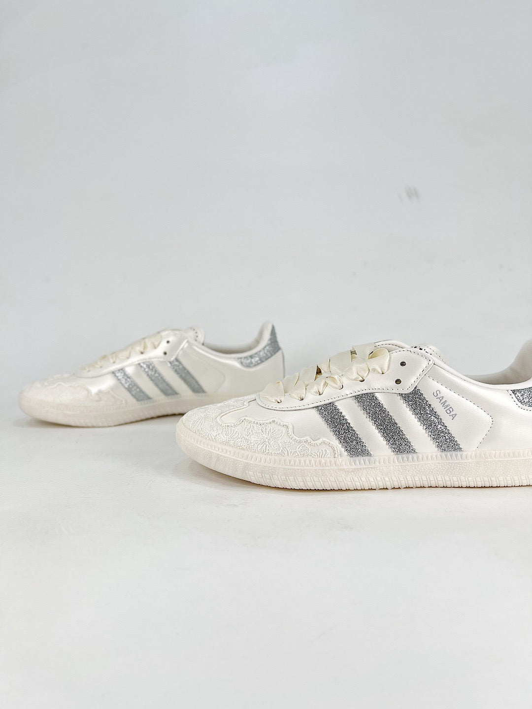 Adidas Samba Low Top Casual Sneakers Unisex Cream White Lace Embroidery + Silver Glitter