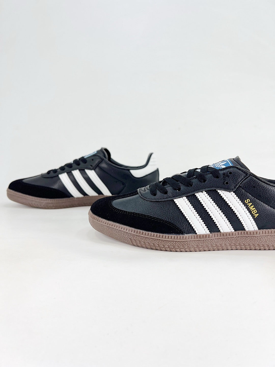 Adidas Samba Low Top Casual Sneakers Unisex Black Leather & Suede + White Stripes