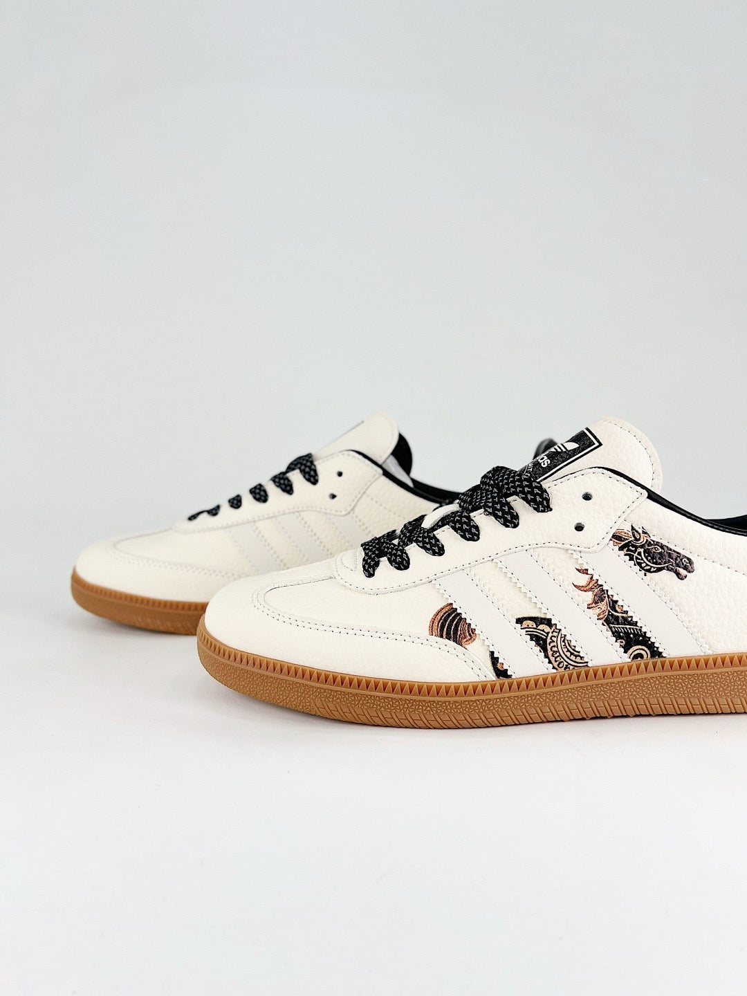 Adidas Samba Low Top Casual Sneakers Unisex Off White Upper, White Stripes, Black Horse Print