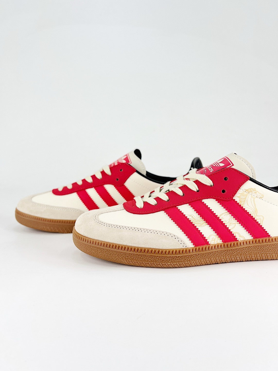 Adidas Samba Low Top Casual Sneakers Unisex Off White, Light Grey Toe, Red Stripes With Golden Horse Print