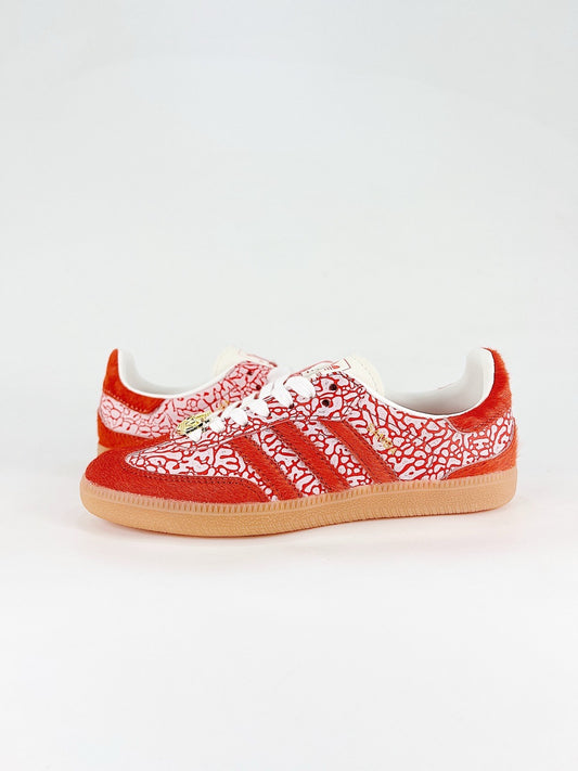Adidas Samba Low Top Casual Sneakers Unisex ed Fur Upper, White Crackle Print, Red Stripes
