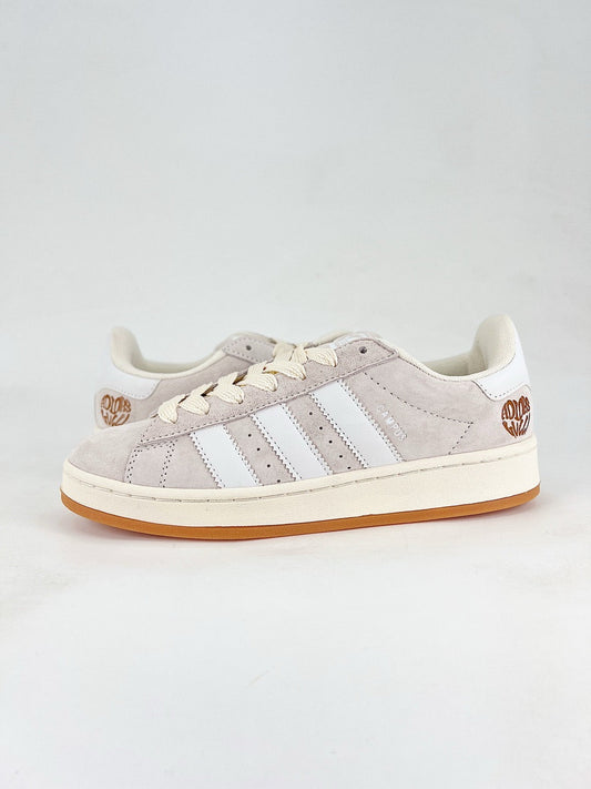 Adidas Campus 00s Unisex Suede Sneakers Light Grey White Stripes Gum Sole