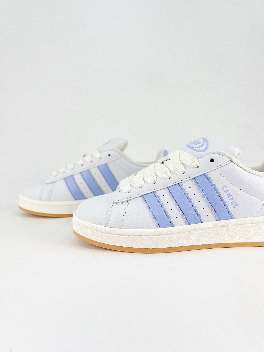 Adidas Campus 00s Unisex Sneakers Off White Light Blue Stripes Gum Sole
