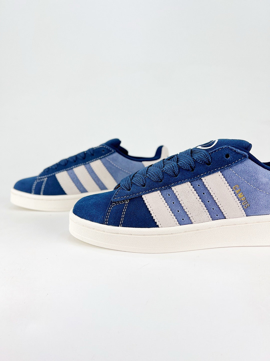 Adidas Campus 00s Unisex Sneakers Gradient Blue Suede Off White Stripes White Midsole