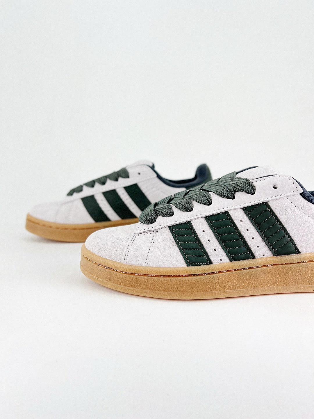 Adidas Campus 00s Unisex Sneakers Off White Suede Dark Green Stripes Gum Sole