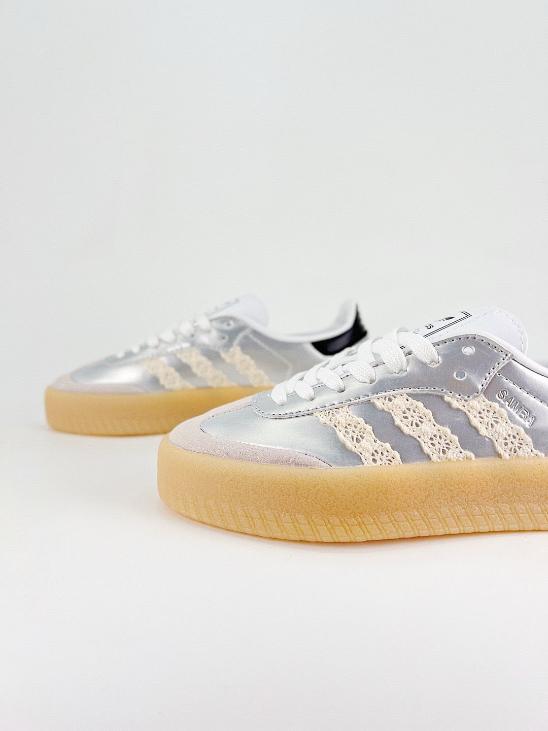 Adidas Samba Unisex Sneakers Silver Metallic Leather Lace Stripes Gum Sole
