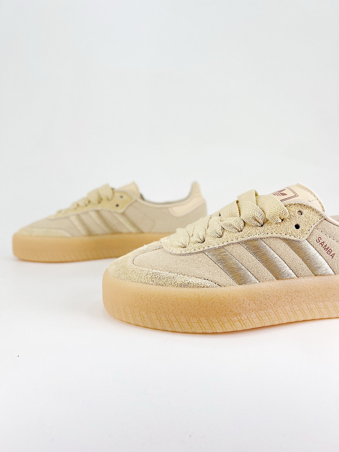 Adidas Samba Unisex Sneakers Beige Suede Metallic Silver Stripes Gum Sole