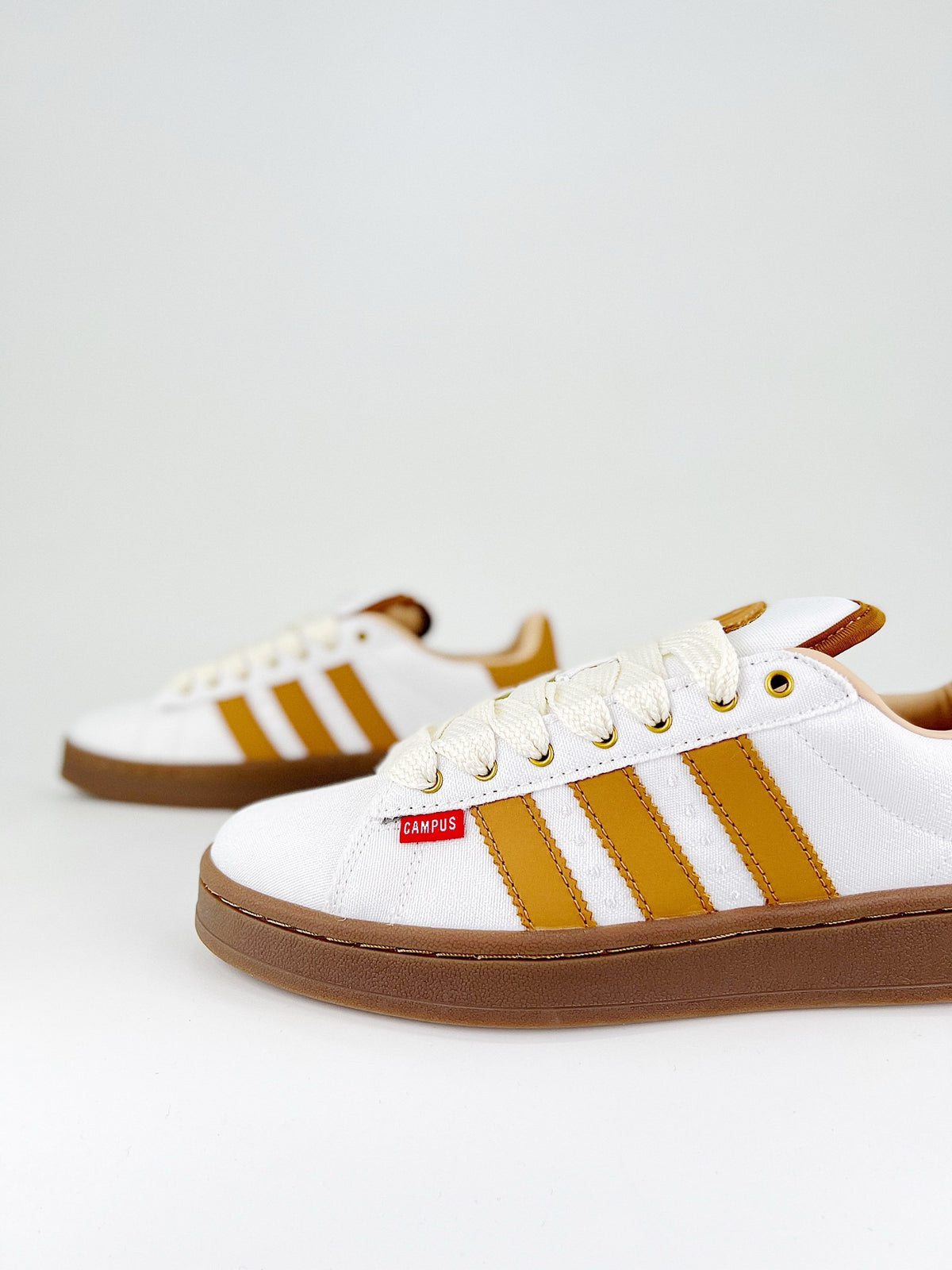 Adidas Campus 00s Sneaker White Canvas Brown Stripes Gum Sole Unisex