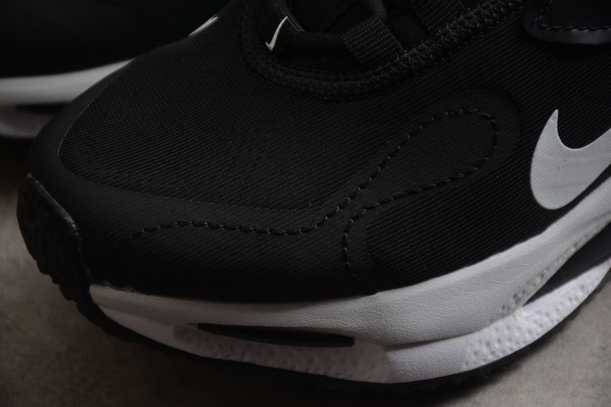 Nike Spark Chunky Sneakers Sport Running Shoes Black / White
